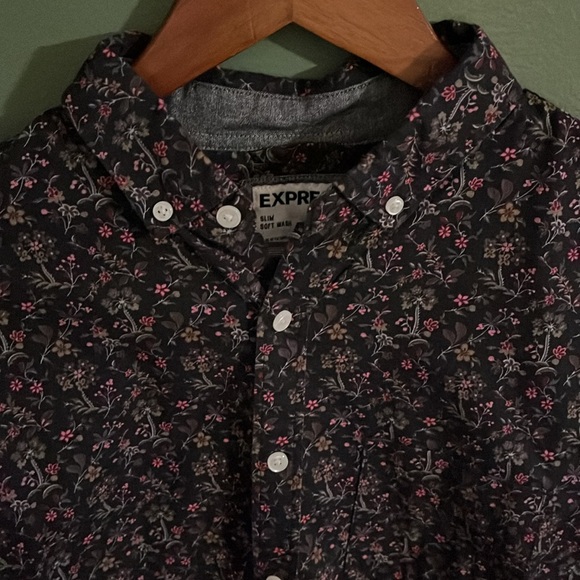 Express - M - Slim Soft Wash Floral Long Sleeve Button Down - Picture 2 of 9